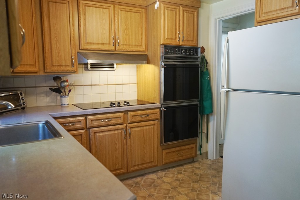 3687 Riedham Road Cleveland, OH 44120 - Photo 7 of 27