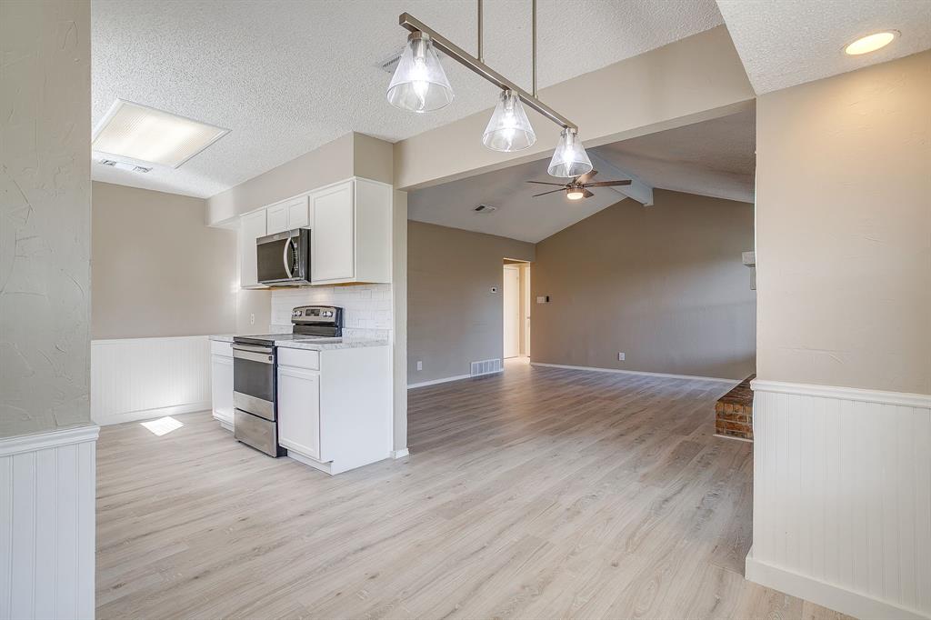 1812 Briar Run Benbrook, TX 76126 - Photo 11 of 30