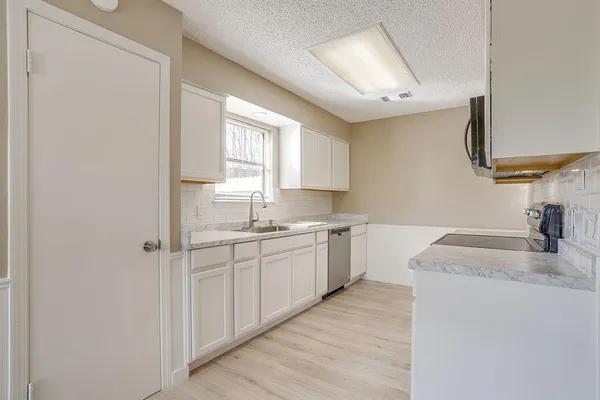 $285,000 | 1812 Briar Run, Benbrook, TX 76126