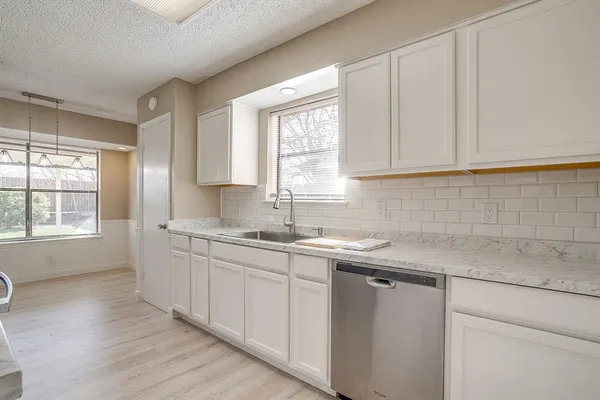 $285,000 | 1812 Briar Run, Benbrook, TX 76126