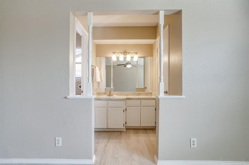 1812 Briar Run Benbrook, TX 76126 - Photo 15 of 30