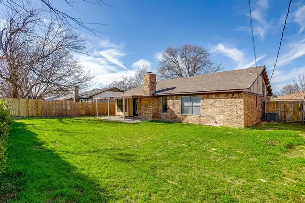 $285,000 | 1812 Briar Run, Benbrook, TX 76126