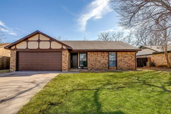 $285,000 | 1812 Briar Run, Benbrook, TX 76126