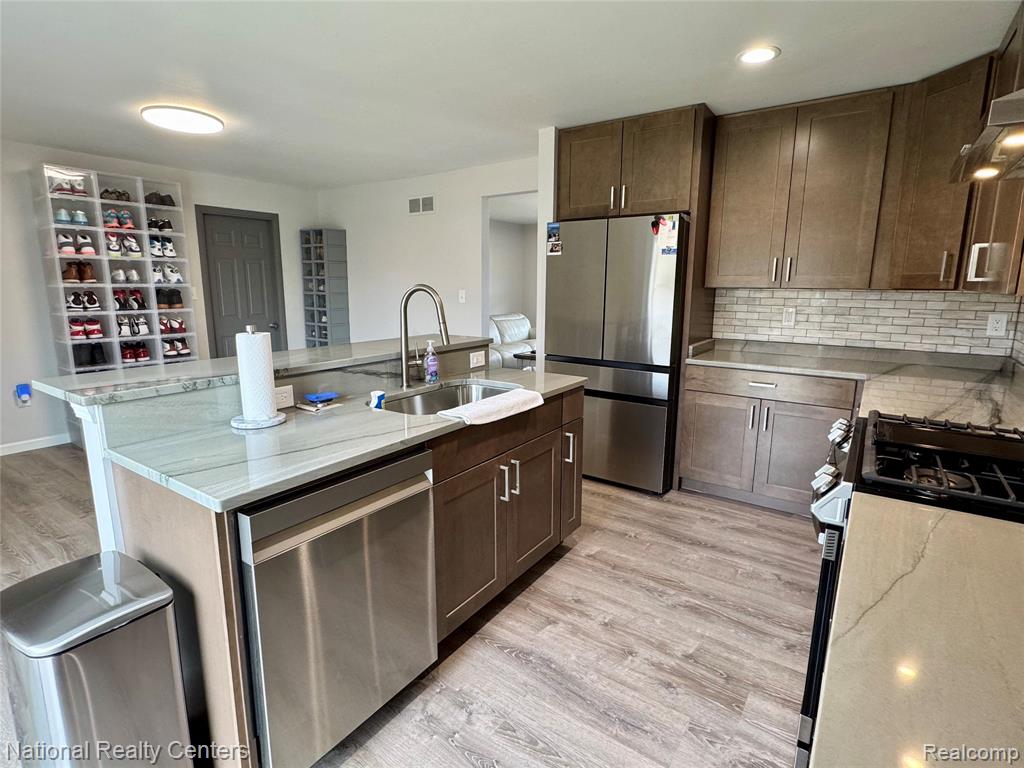 40684 Village Wood Road Novi, MI 48375 - Photo 9 of 23 Gallery Image 9