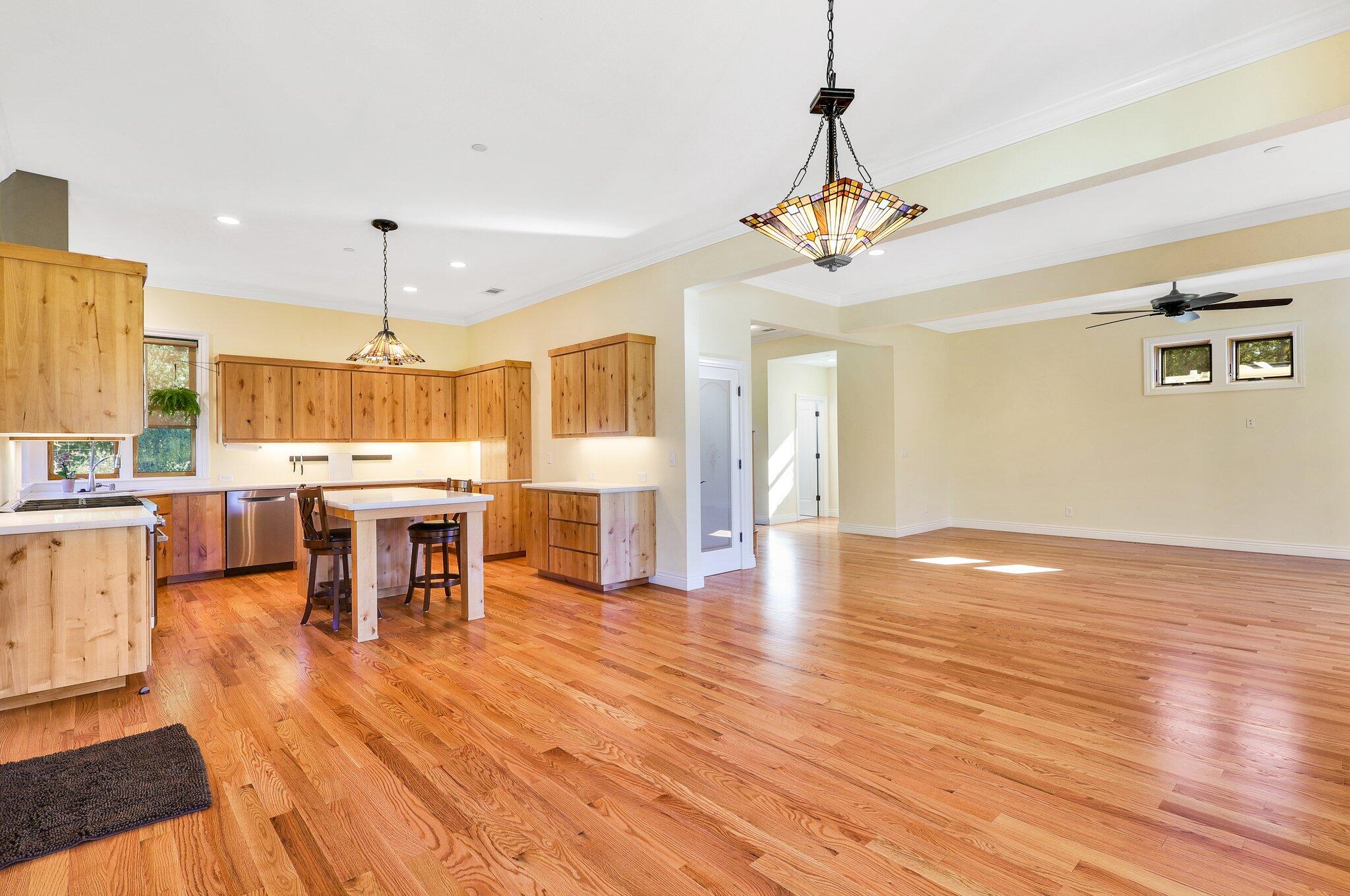 3211 Lake Redding Drive Redding, CA 96003 - Photo 11 of 68 Kitchen/Breakfast Bar
