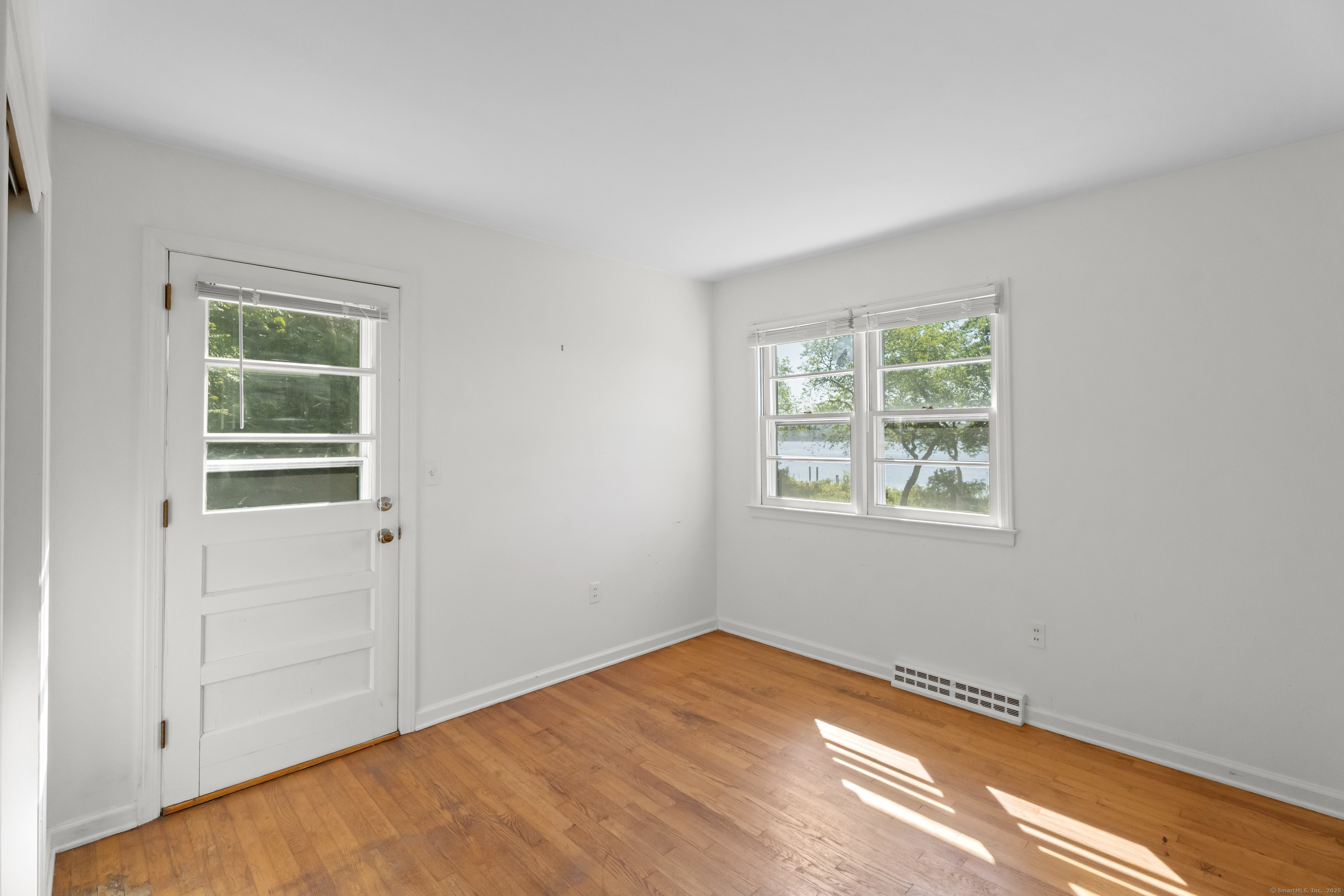 301 Osbrook Point Stonington, CT 06379 - Photo 21 of 39 an empty room with window