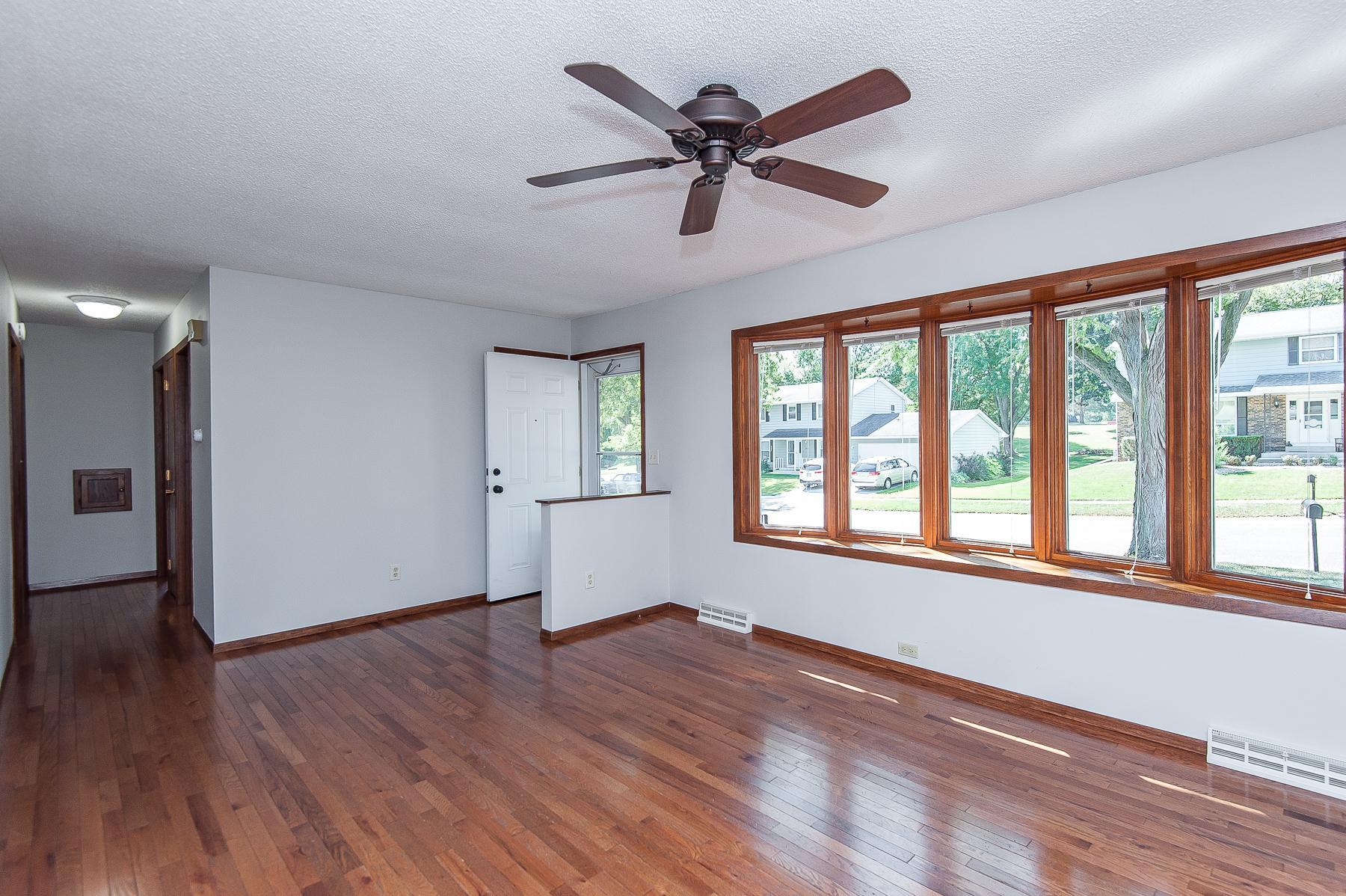 215 26th Street Northwest Rochester, MN 55901 - Photo 3 of 31