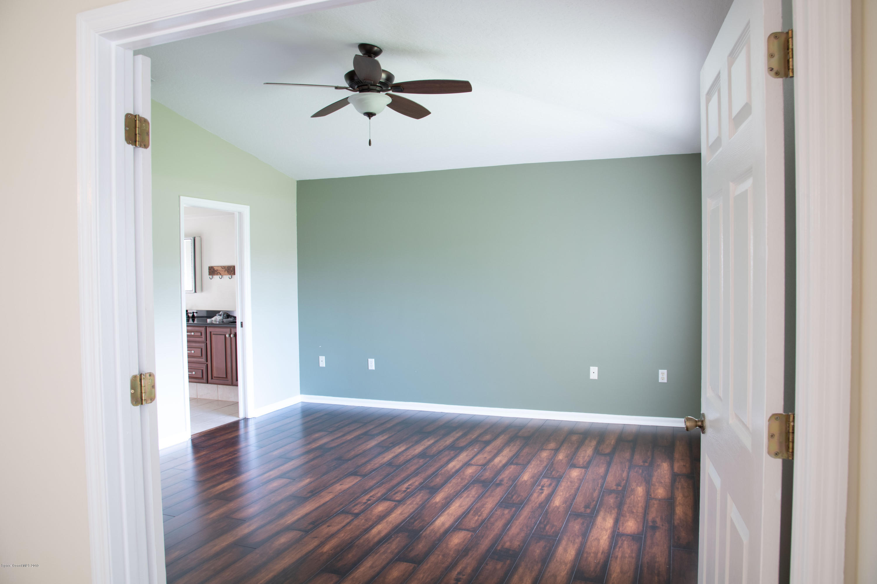 327 Lisa Road Northeast Palm Bay, FL 32907 - Photo 12 of 27 Master