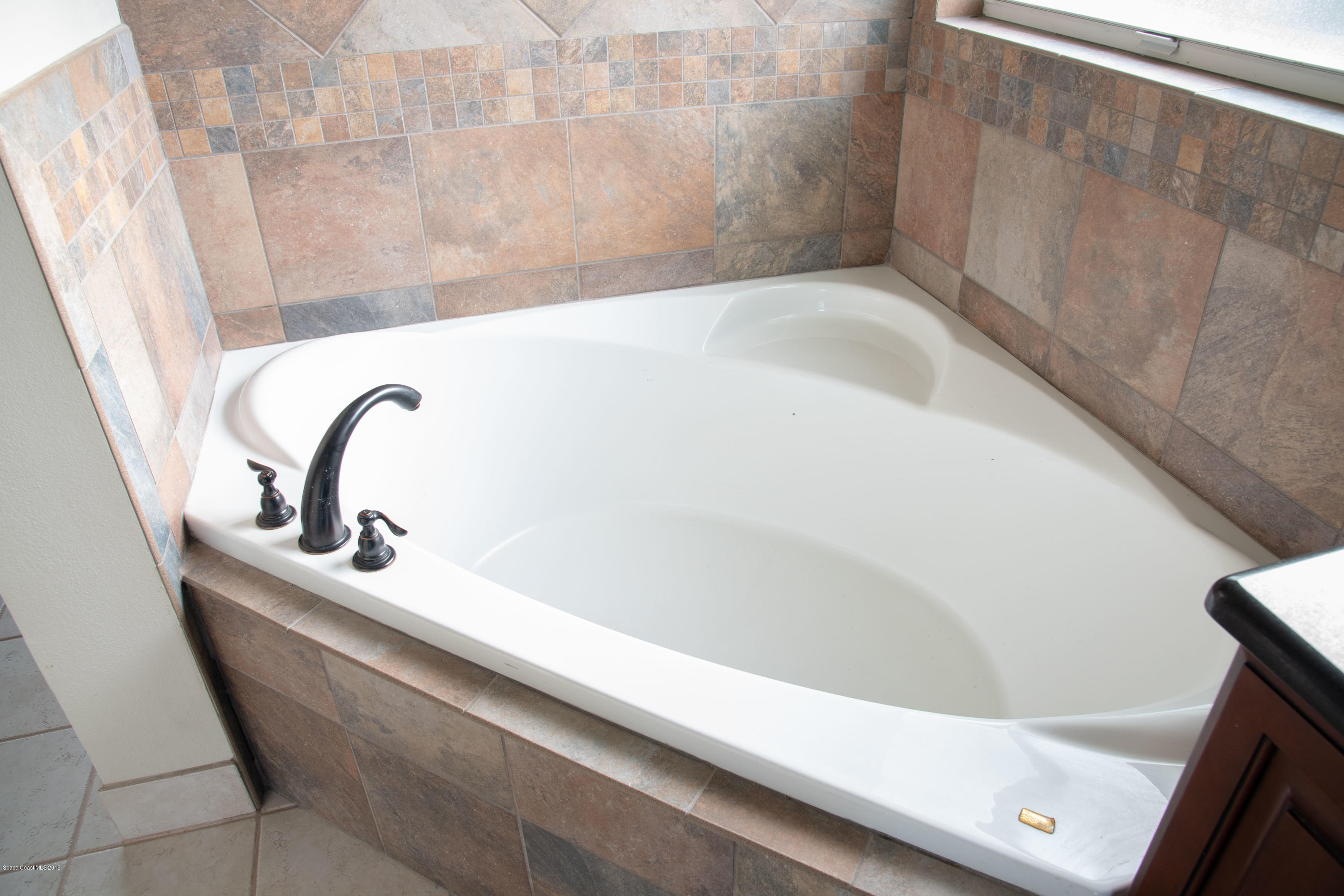 327 Lisa Road Northeast Palm Bay, FL 32907 - Photo 17 of 27 Garden Tub
