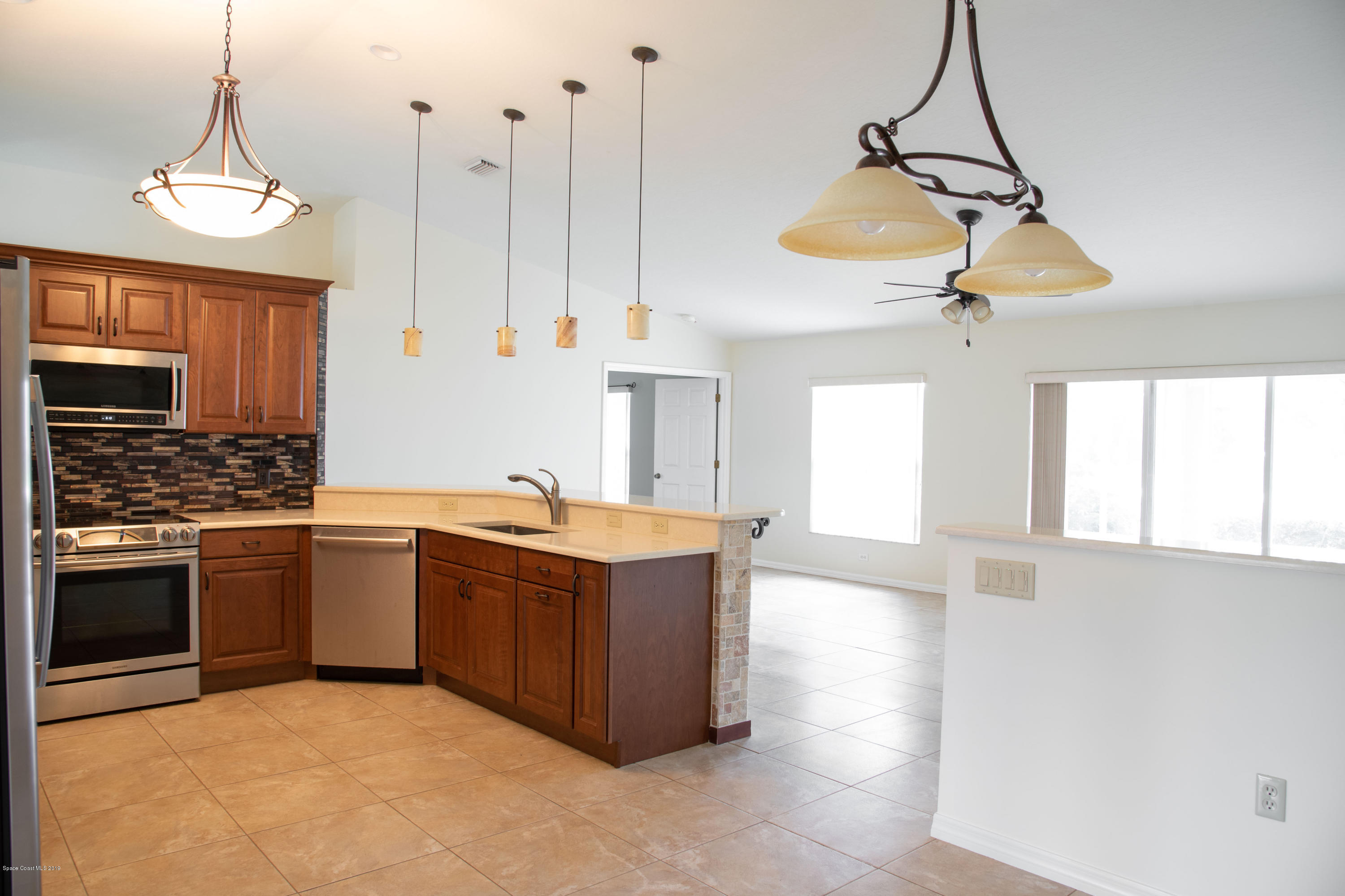 327 Lisa Road Northeast Palm Bay, FL 32907 - Photo 5 of 27 Kitchen