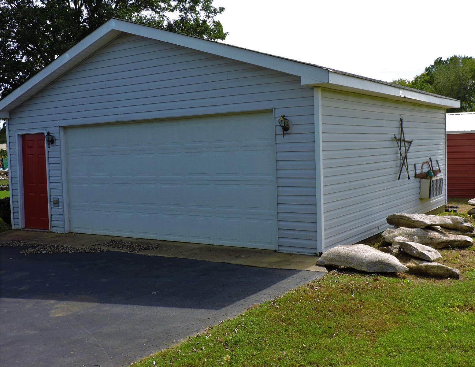 424 Goshen Road Lebanon, TN 37087 - Photo 5 of 29 a backyard of a house