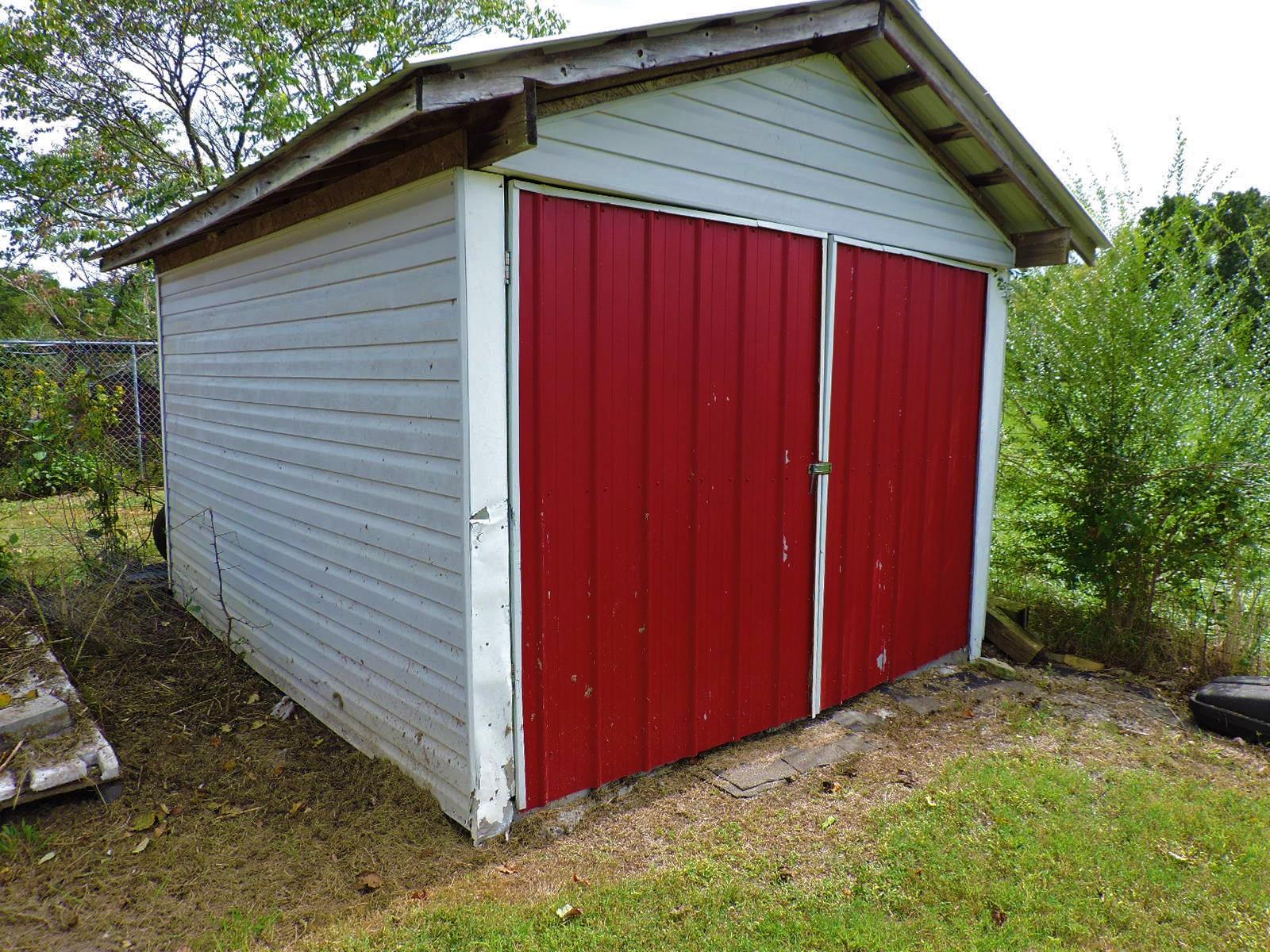 424 Goshen Road Lebanon, TN 37087 - Photo 9 of 29 a backyard of a house