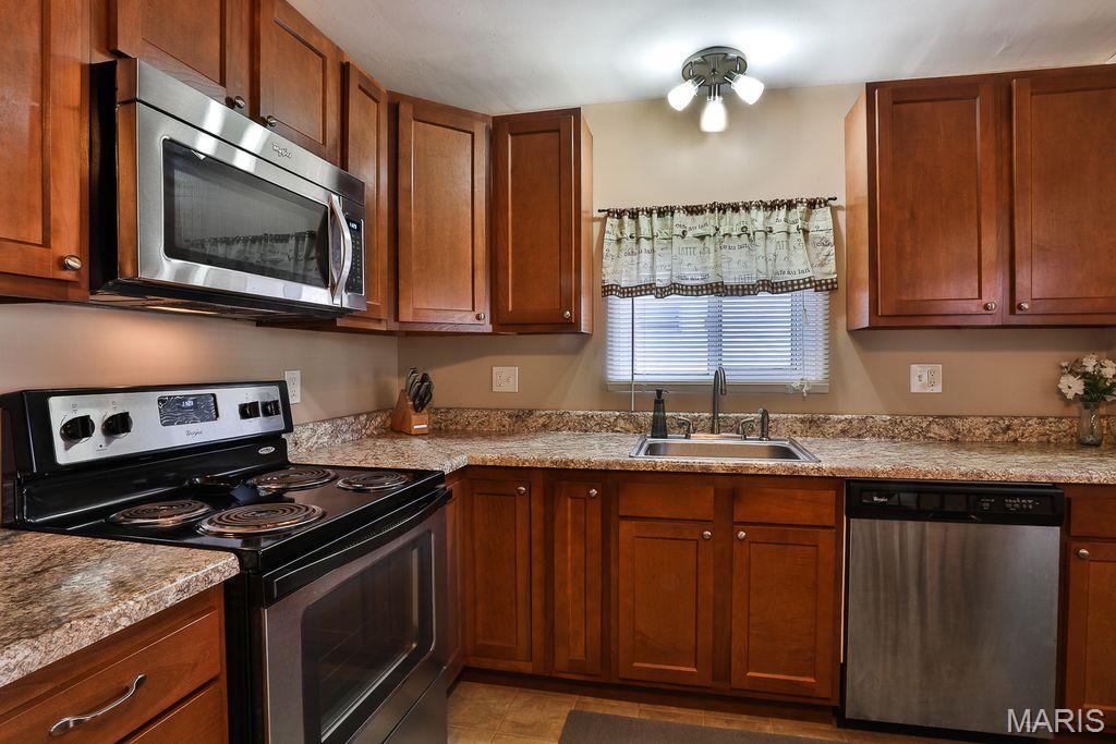 326 East Glendale Road Webster Groves, MO 63119 - Photo 8 of 21