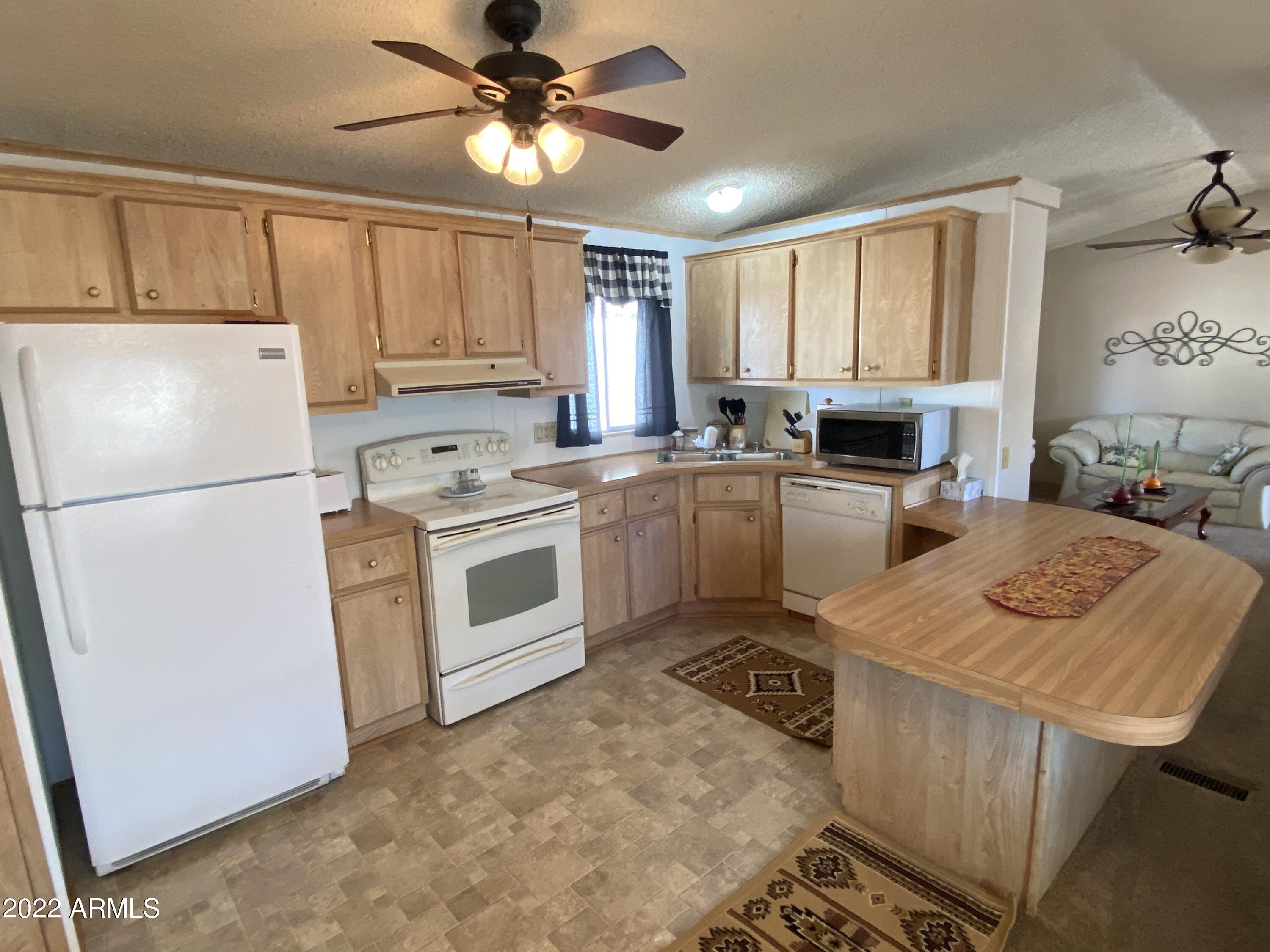 652 South Ellsworth Road, Unit 50 Mesa, AZ 85208 - Photo 5 of 13 E7F3DF05-59A6-456F-AD28-DEEF453F741D
