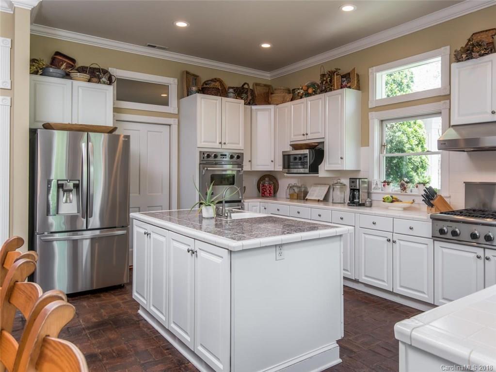 58 Running Ridge Road Asheville, NC 28804 - Photo 20 of 36 Gallery Image 20