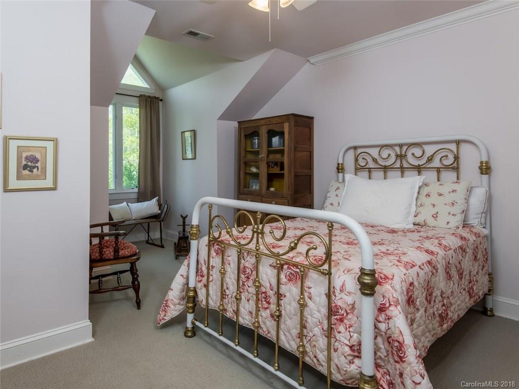 58 Running Ridge Road Asheville, NC 28804 - Photo 27 of 36 Gallery Image 27