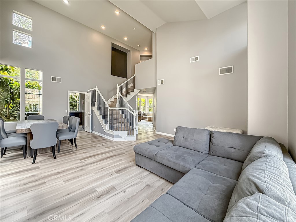 3032 Obsidian Court Simi Valley, CA 93063 - Photo 8 of 41