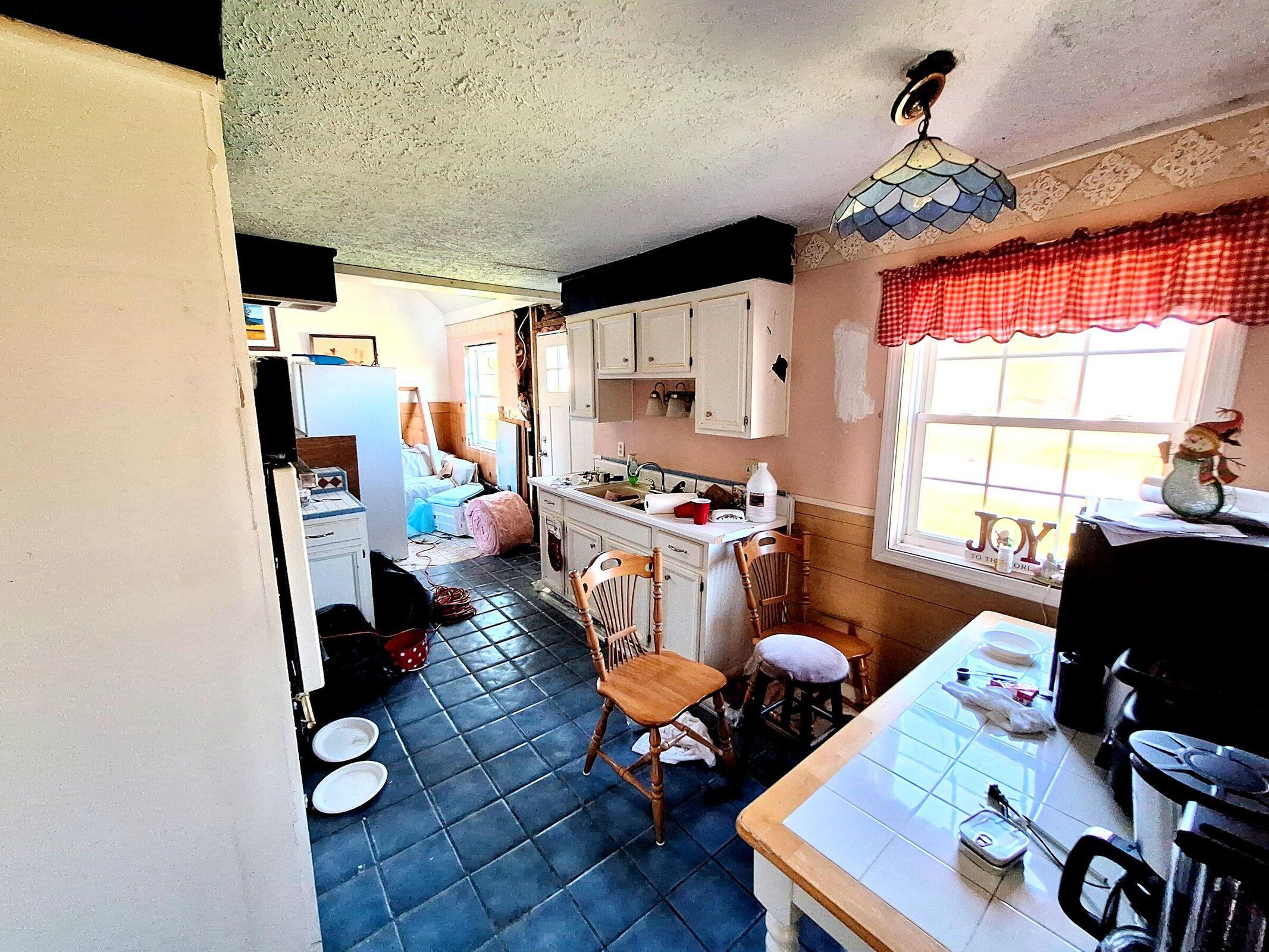 1 19 Glendale Kitchen 1d
