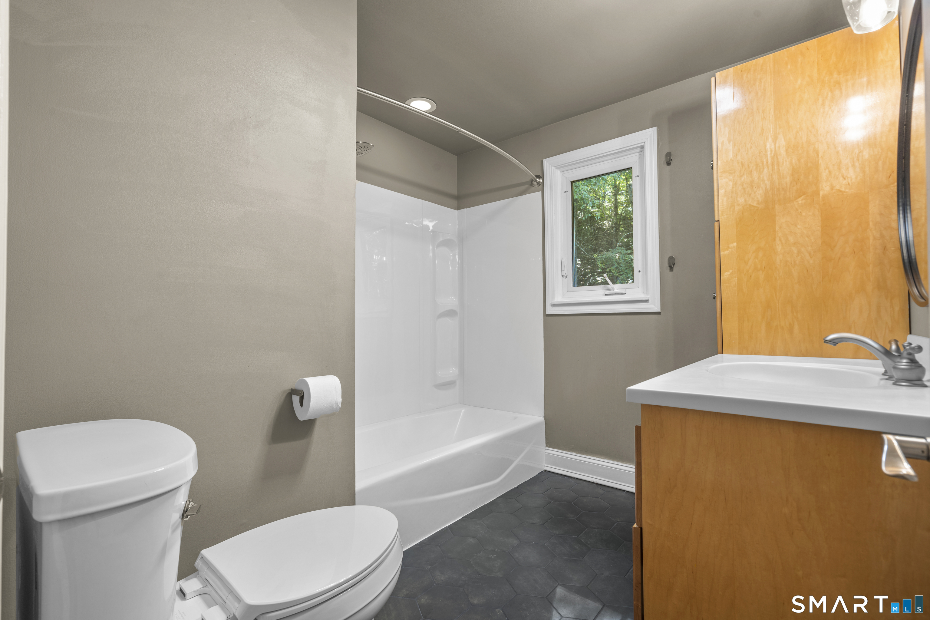45 Edwards Road Bethany, CT 06524 - Photo 15 of 38 Gallery Image 15