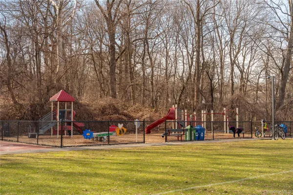 $2,500 | 1 Consulate Drive, Unit 2K, Tuckahoe, NY 10707