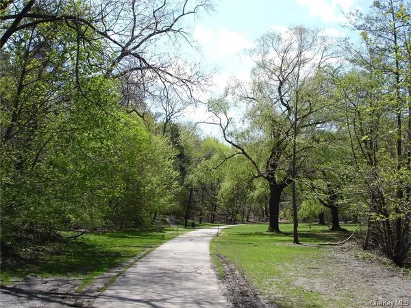 $2,500 | 1 Consulate Drive, Unit 2K, Tuckahoe, NY 10707