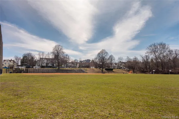 $2,500 | 1 Consulate Drive, Unit 2K, Tuckahoe, NY 10707