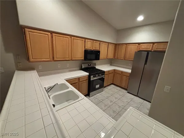 $1,599 | 4970 Black Bear Road, Unit 202, Las Vegas, NV 89149