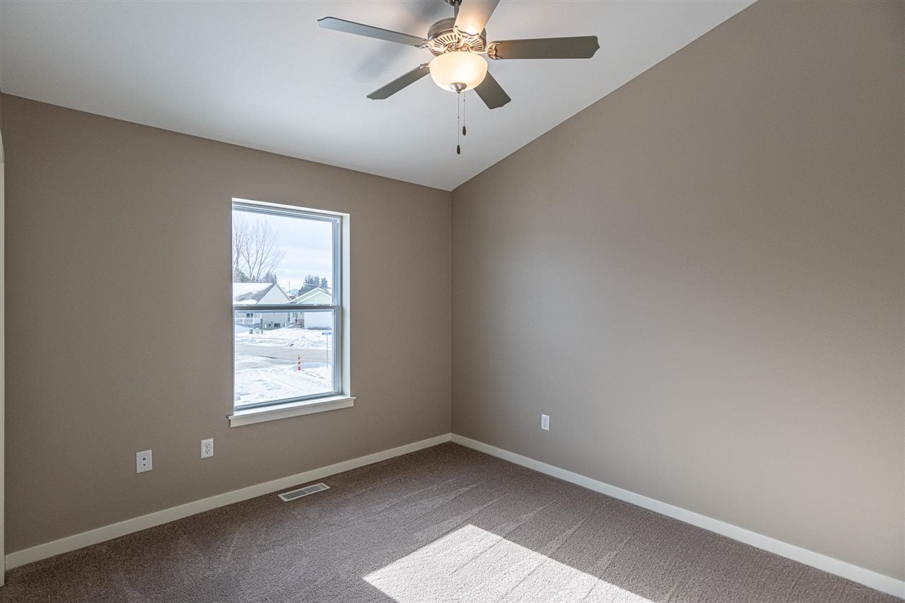 394 Maple Court Solon, IA 52333 - Photo 9 of 20 Gallery Image 9