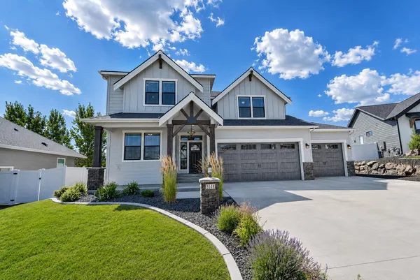$890,000 | 2648 South Fairmont Estates Drive, Greenacres, WA 99016