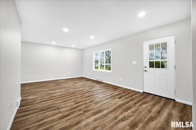 $159,900 | 2003 South Mahark Lane, Peoria, IL 61607