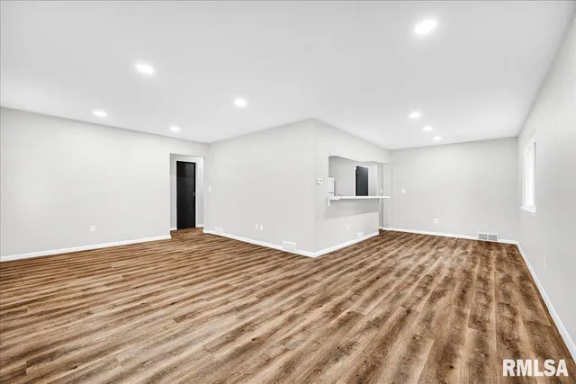 $159,900 | 2003 South Mahark Lane, Peoria, IL 61607