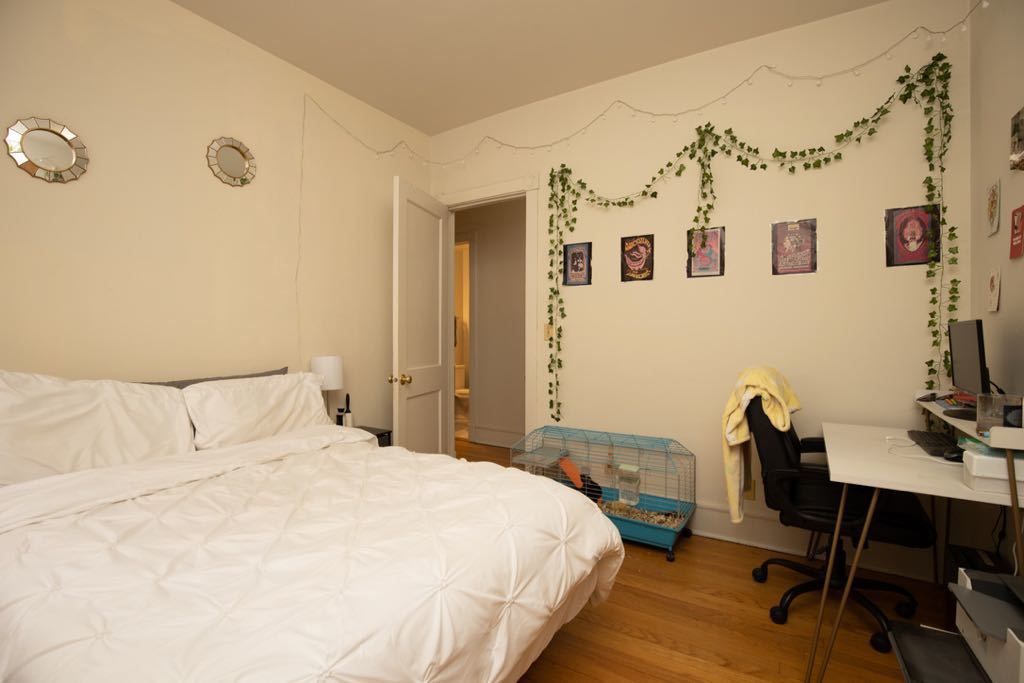 6719 North Sheridan Road, Unit 1N Chicago, IL 60626 - Photo 14 of 20 a bedroom with a bed and a desk