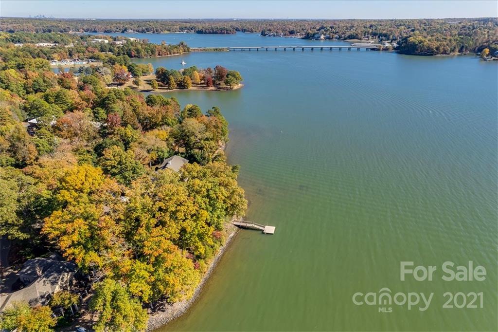 1 Commodore Point Road Lake Wylie, SC 29710 - Photo 3 of 48 Gallery Image 3
