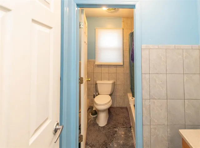 a bathroom with a toilet