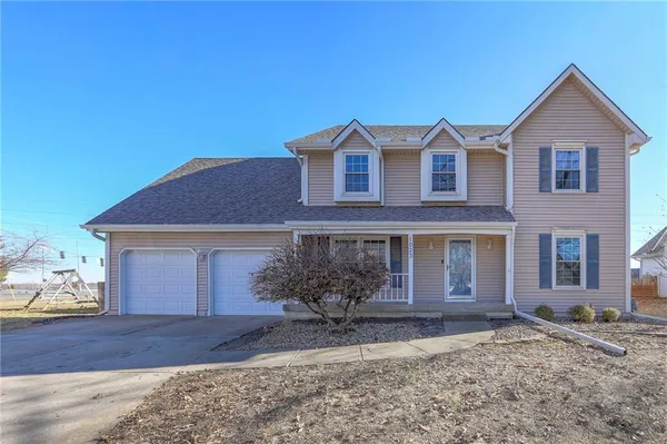 $369,900 | 1023 Southeast Timbercreek Lane, Lee's Summit, MO 64081