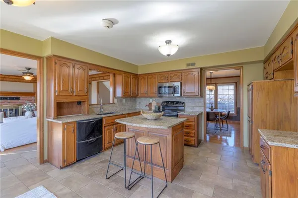 $359,900 | 1023 Southeast Timbercreek Lane, Lee's Summit, MO 64081