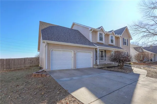 $389,900 | 1023 Southeast Timbercreek Lane, Lee's Summit, MO 64081