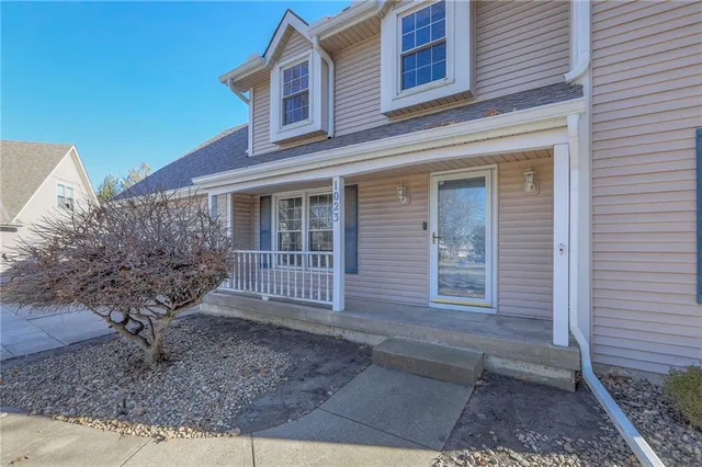 $389,900 | 1023 Southeast Timbercreek Lane, Lee's Summit, MO 64081