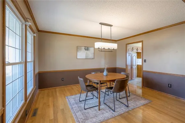 $359,900 | 1023 Southeast Timbercreek Lane, Lee's Summit, MO 64081