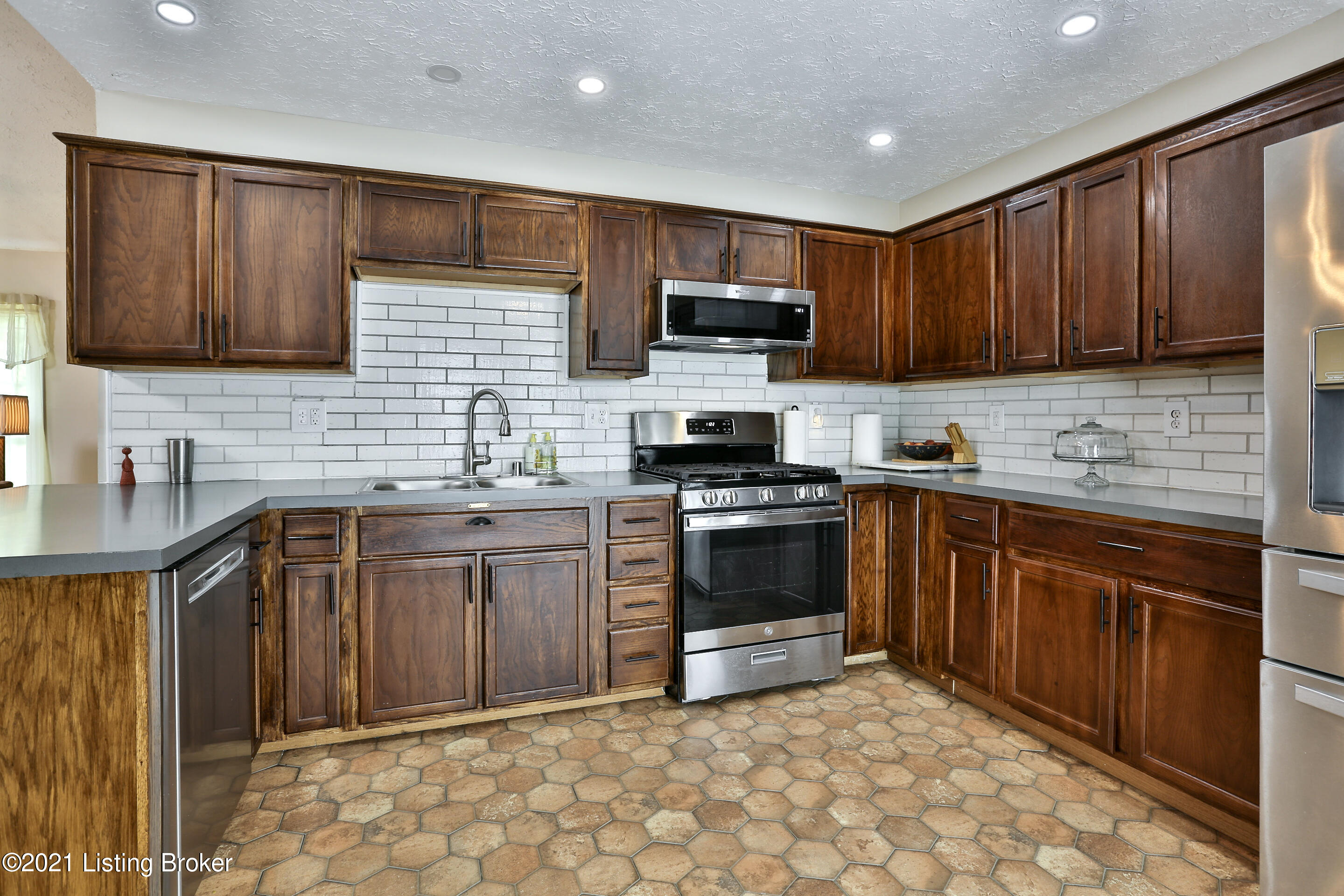 455 Veechdale Road Simpsonville, KY 40067 - Photo 14 of 39 CT6C7400