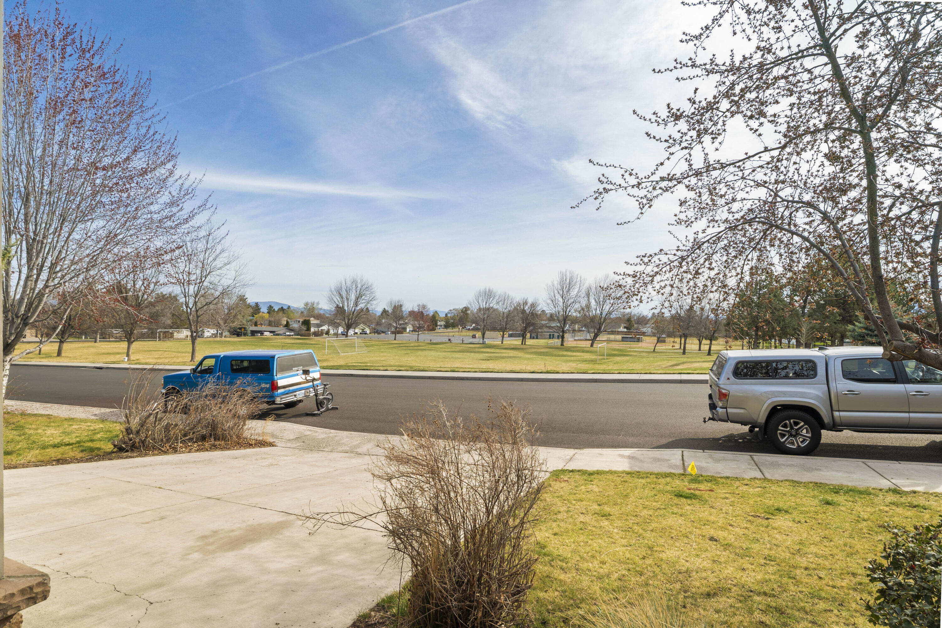2845 Southwest 31st Street Redmond, OR 97756 - Photo 6 of 33 46-Exterior