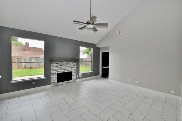 $2,600 | 8819 Hedgestone Court, La Porte, TX 77571