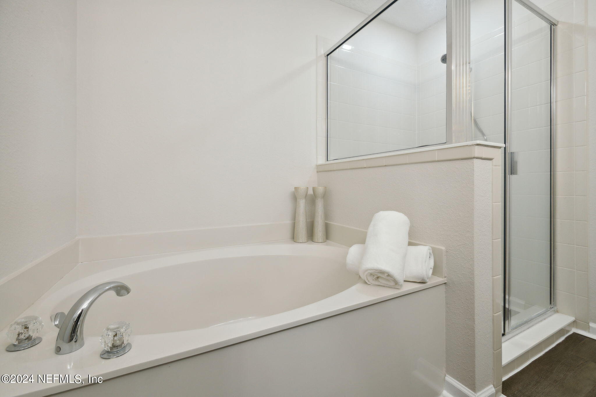 5784 Royalty Road Jacksonville, FL 32254 - Photo 33 of 54 Soaking Tub