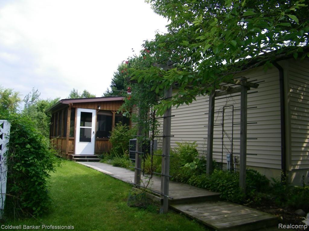 4107 Jones Road North Branch, MI 48461 - Photo 11 of 36 100_5881.jpg