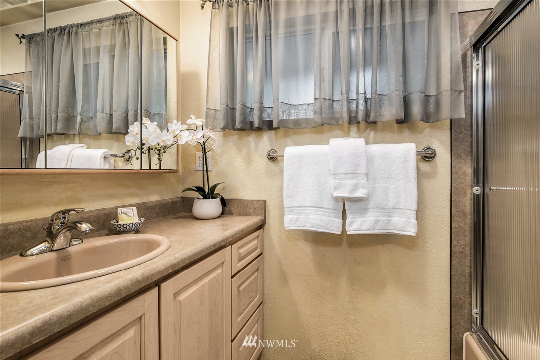 14827 Southeast 111th Place Renton, WA 98059 - Photo 15 of 26