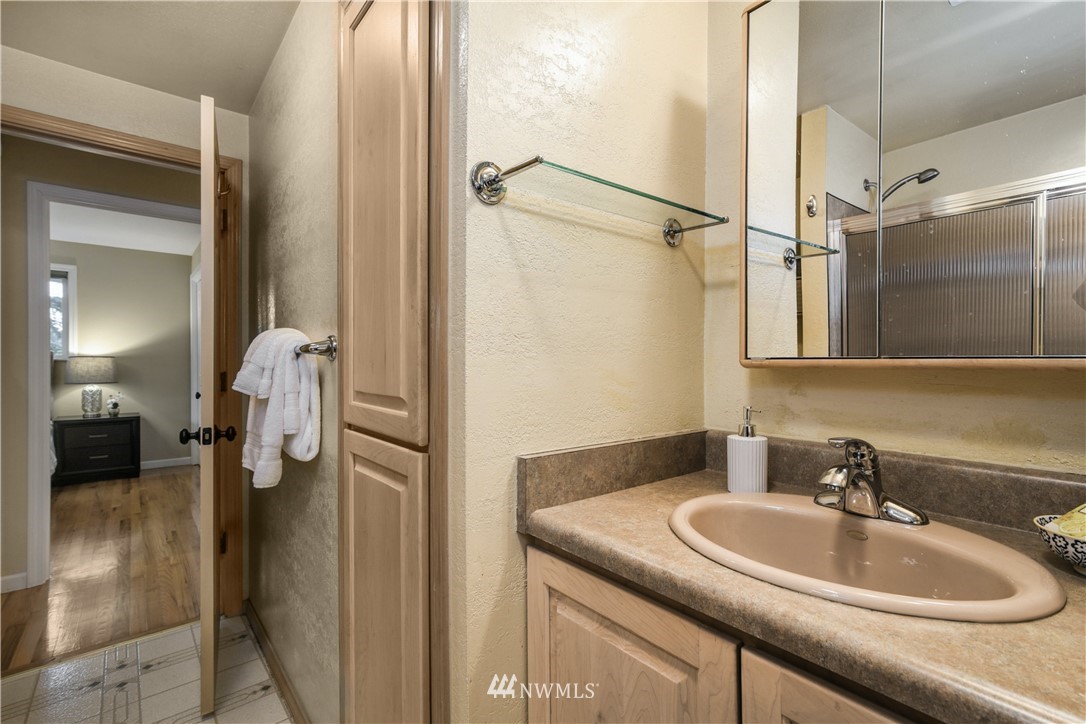 14827 Southeast 111th Place Renton, WA 98059 - Photo 16 of 26