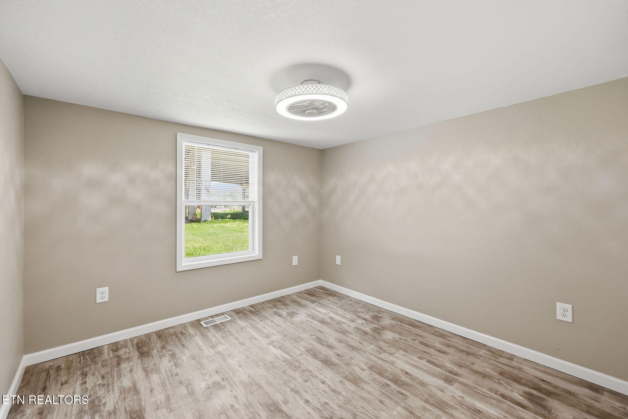 210 East Spring Street Oliver Springs, TN 37840 - Photo 14 of 23