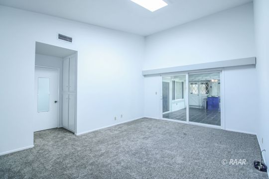 637 Randall Street Ridgecrest, CA 93555 - Photo 16 of 32 an empty room with window