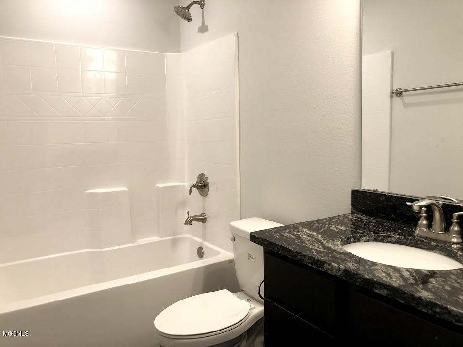 6225 Roxanne Way Biloxi, MS 39532 - Photo 11 of 24 second guest bath