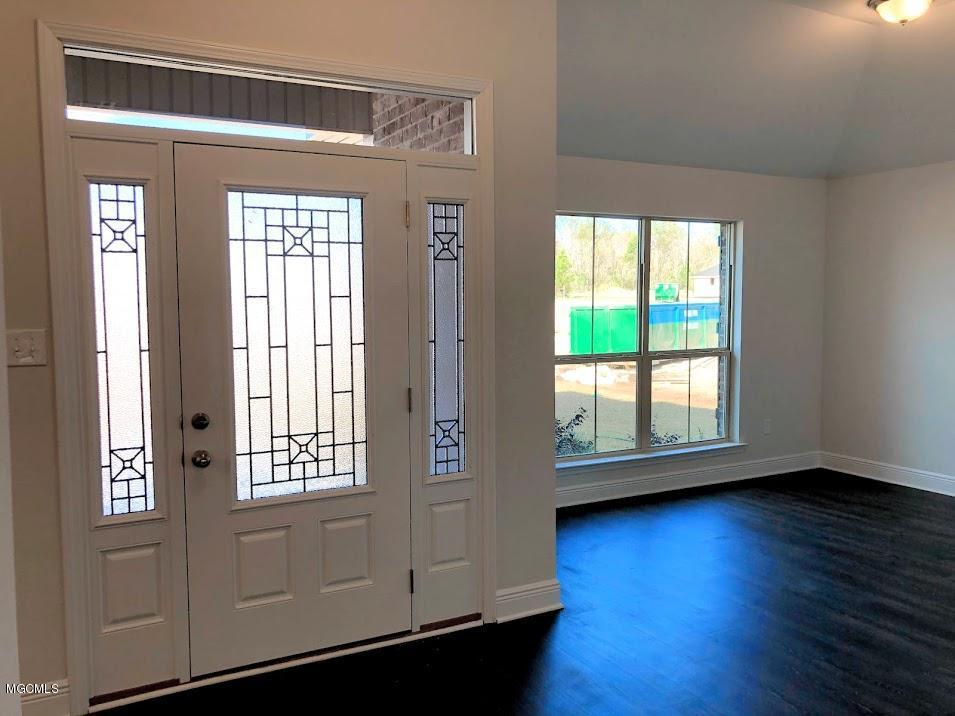 6225 Roxanne Way Biloxi, MS 39532 - Photo 7 of 24 Front entry